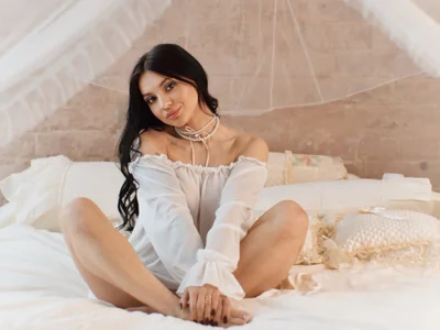 JulliaVegas - interactive toys young