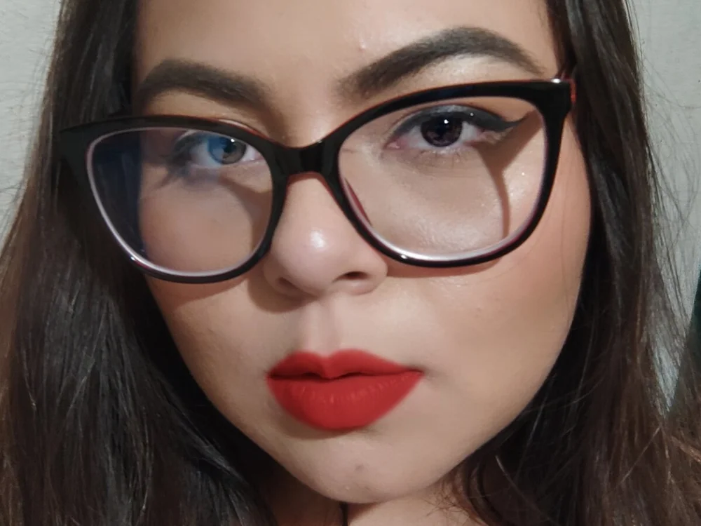 Elissa_hot's Offline Chat Room