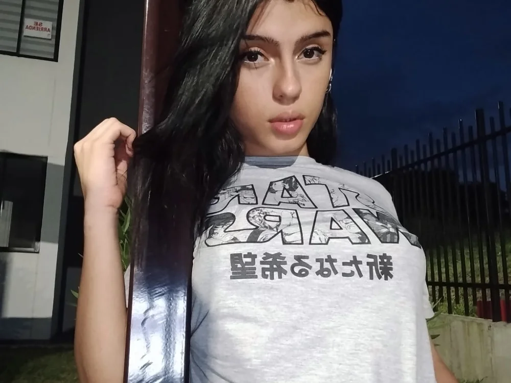 NAOMI_SHAW cam model