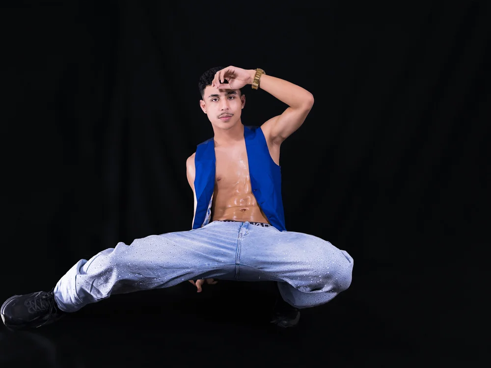 Blake_Stormm Offline XXX Chat