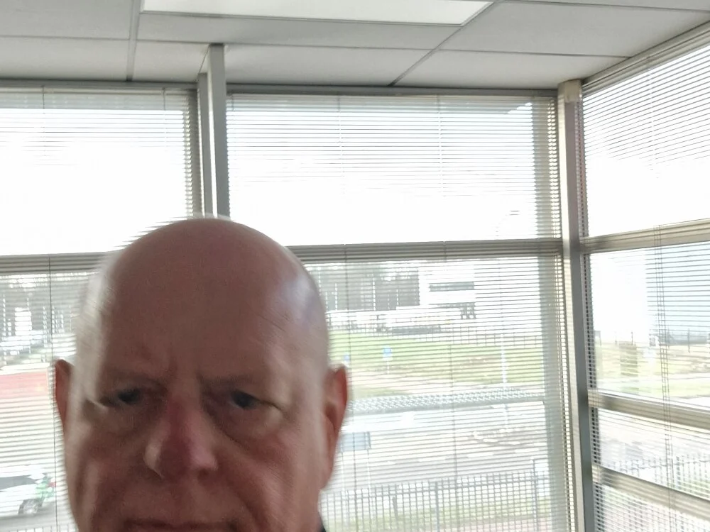 andrejoyfull64's Offline XXX Chat