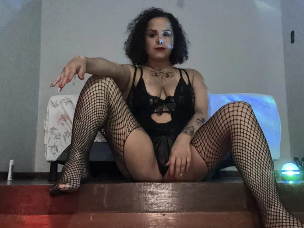 WitchQueen7 Chat XXX offline