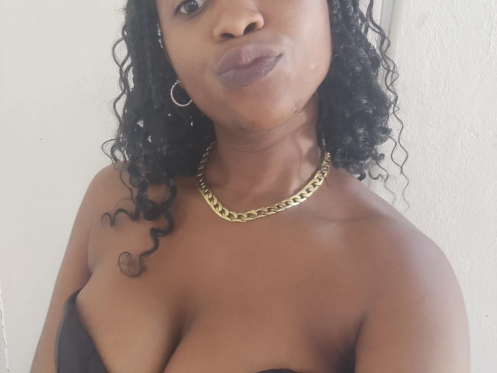 Chatroom XXX hors ligne de Queen_Nairax49