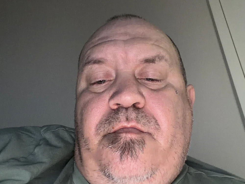 barely50's Offline Chat Room