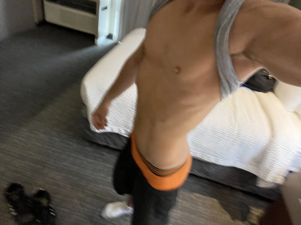 hot_shot_13's Offline XXX Chat