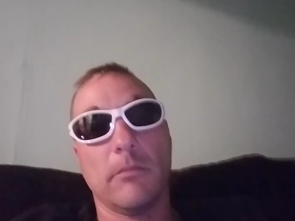 Johnlong78's Offline XXX Chat