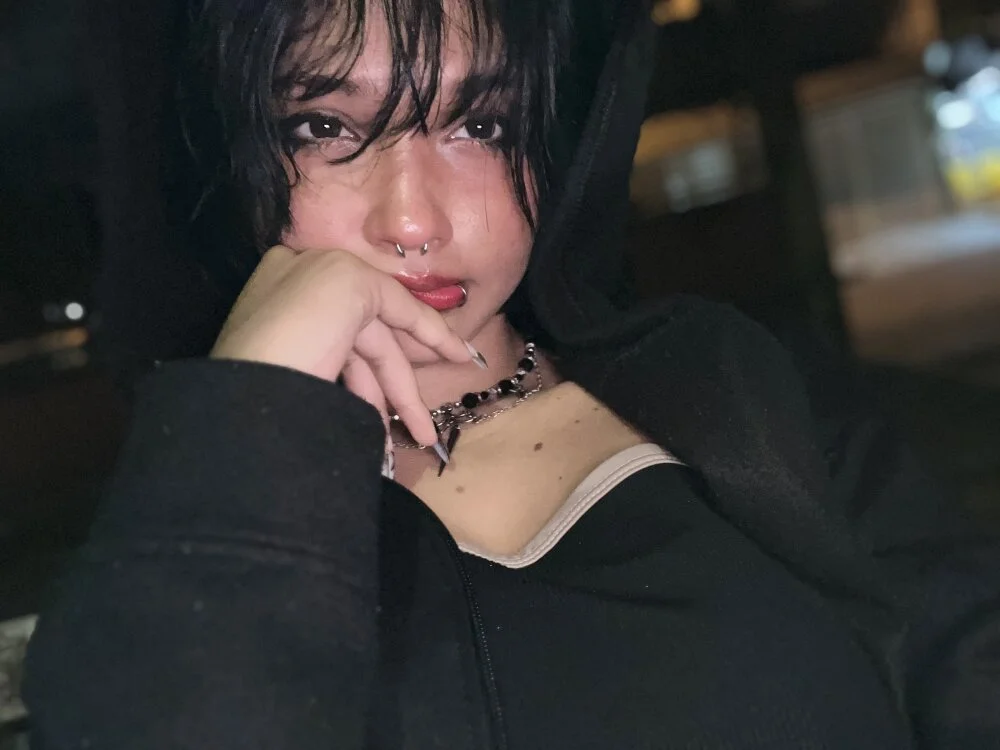 ravenn_20 Offline XXX Chat