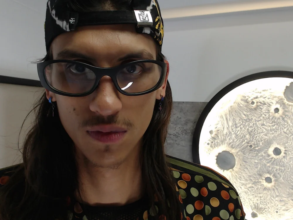 Noha-Smith Adlı Modelin Çevrimdışı XXX Sohbeti