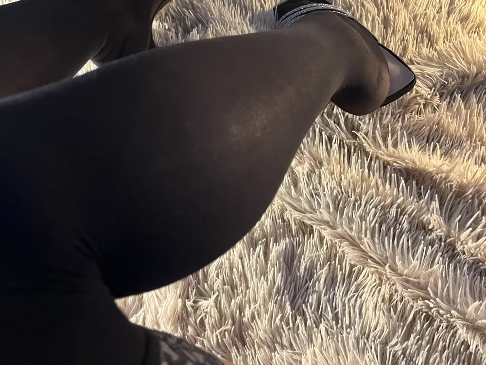 Feet_Leila's most recent online preview