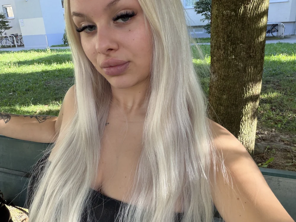 Offline XXX chat leoniespalace_official