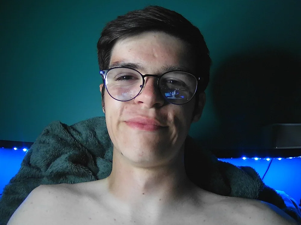 MrMDn Offline XXX chat