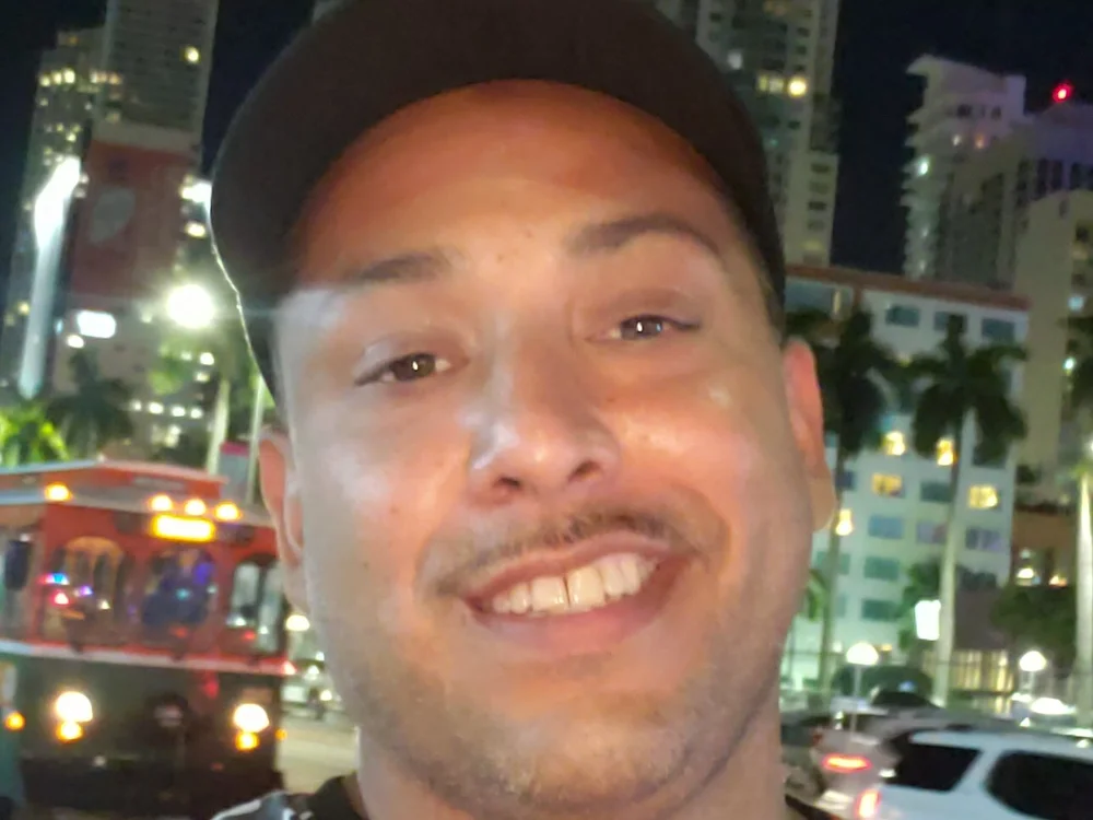 LatinDaddy773's Offline Chat Room