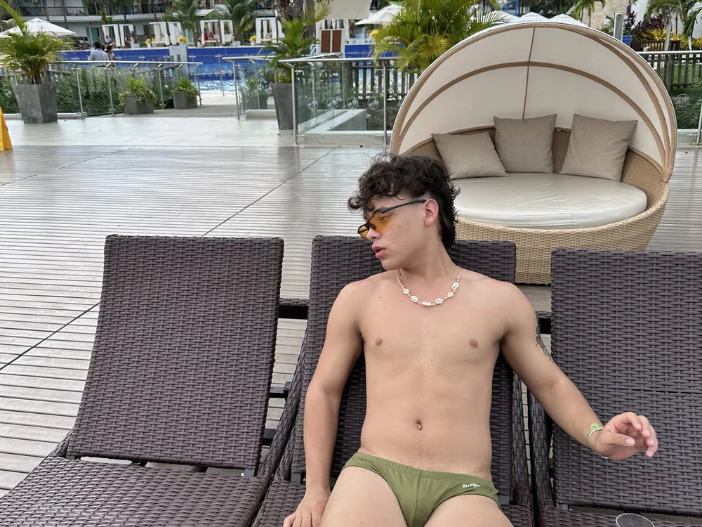 Offline XXX chat modela Ethanmonroe1