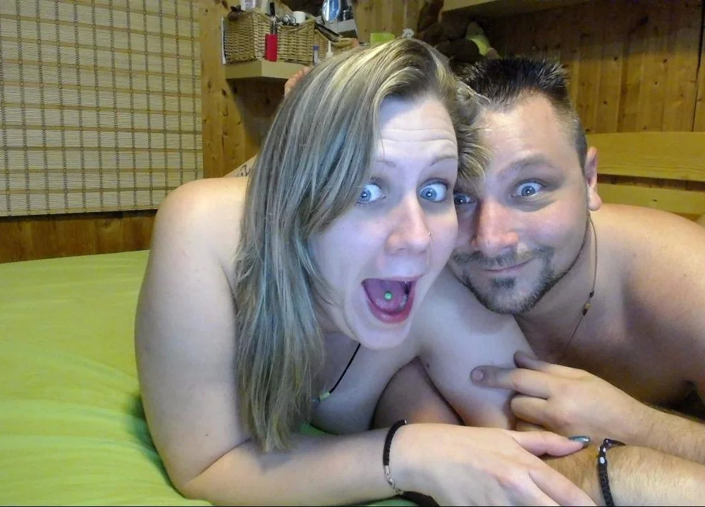 sensual_bj's Offline Chat Room