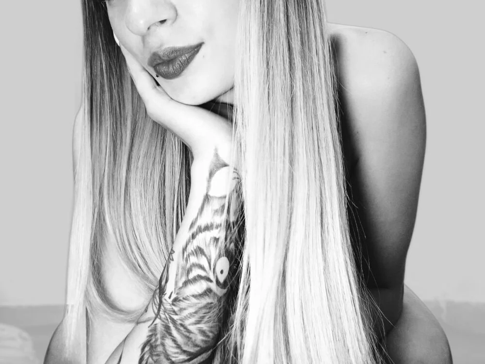 دردشة hannah_026 الجنسية دون اتصال