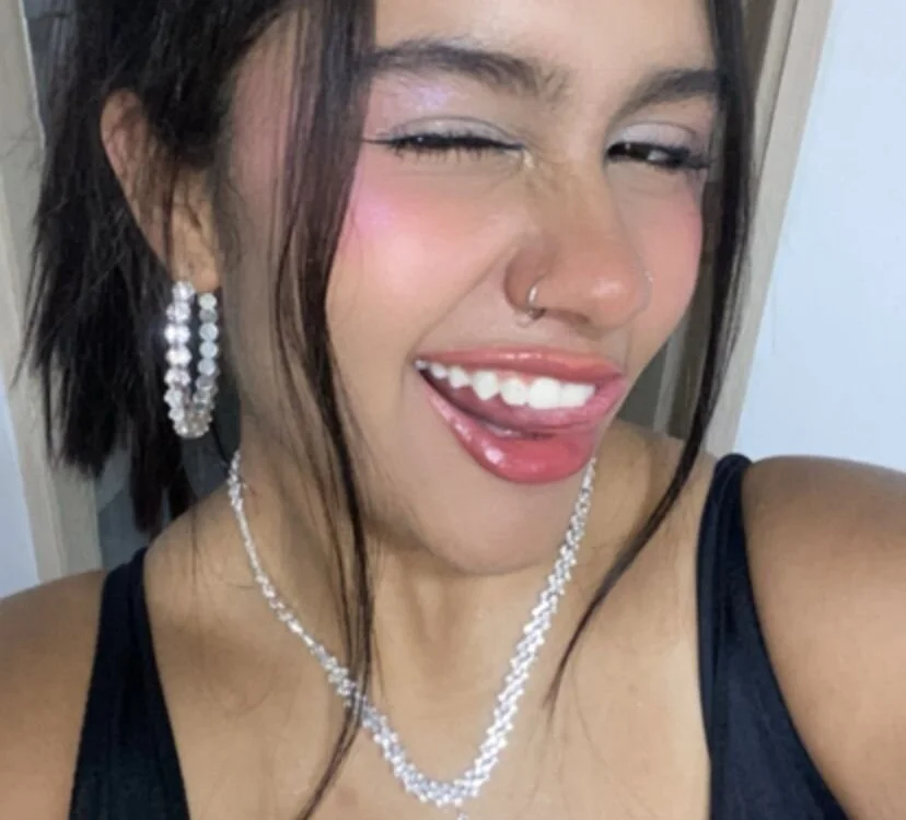 Velvett_Rousee offline chatrum