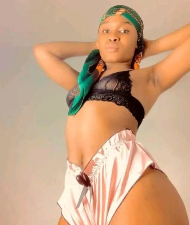 Queen_Mum Chat XXX offline