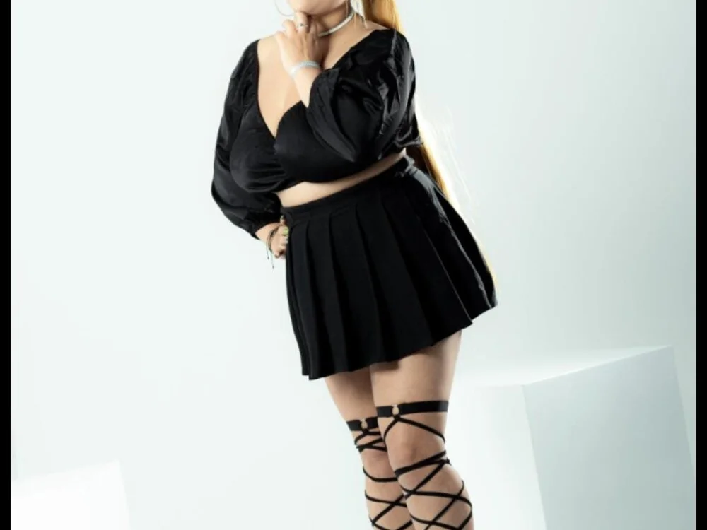 Evelyn__Vega1 離線 XXX 聊天