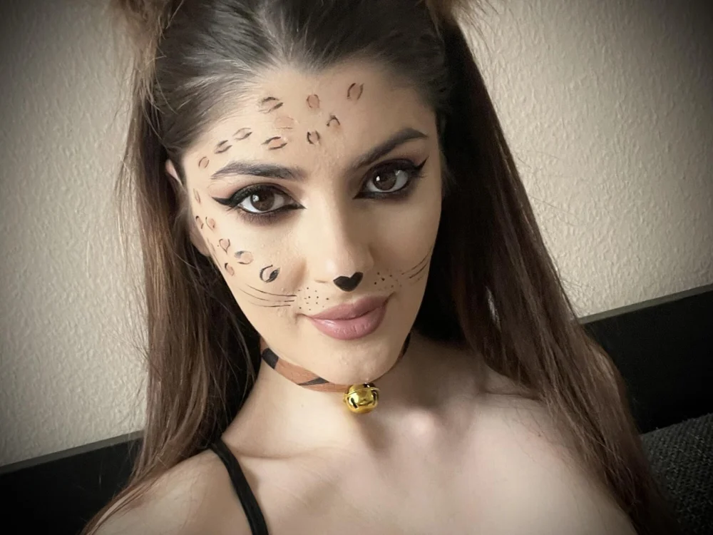 Chat +18 off-line de honeyyy_xxx