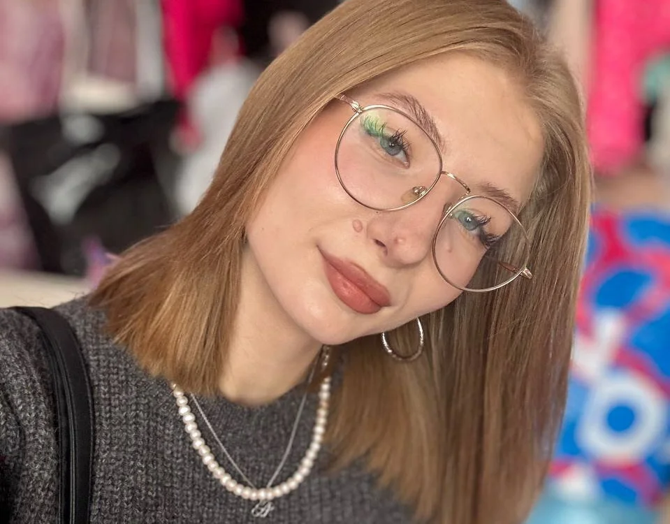 EsmeBendall offline chatrum