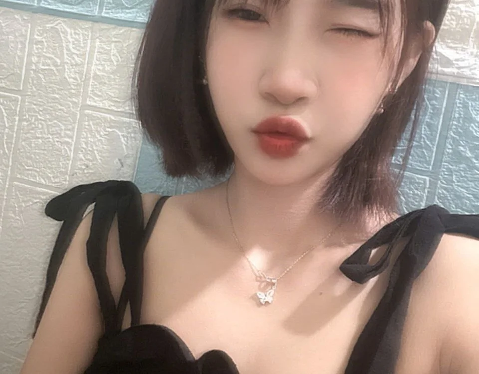 Rosee79's Offline XXX Chat