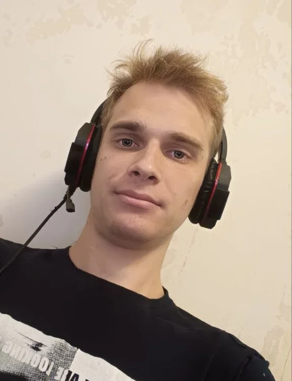 SweetRiot69's Offline Chat Room