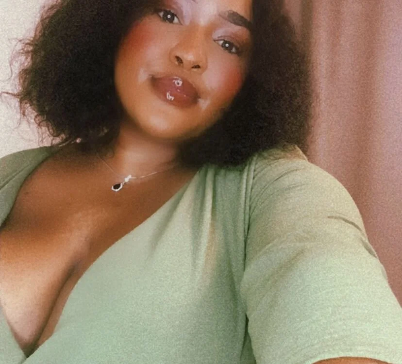 SubmissiveBabe01 অফলাইন XXX চ্যাট