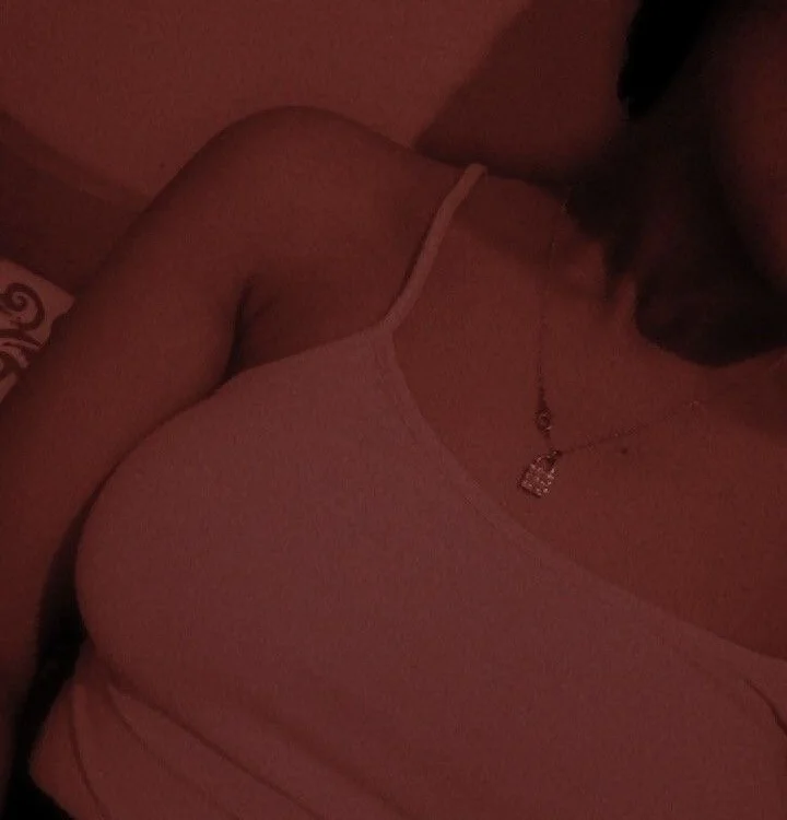 komalsharma99 Adlı Modelin Çevrimdışı XXX Sohbeti