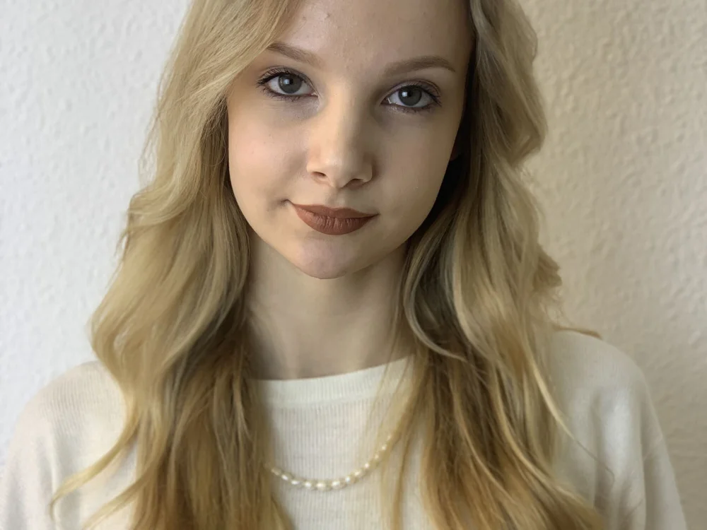 CarrieHalI's Offline Chat Room