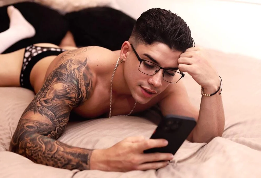 Mike_montoya1n Offline XXX chat