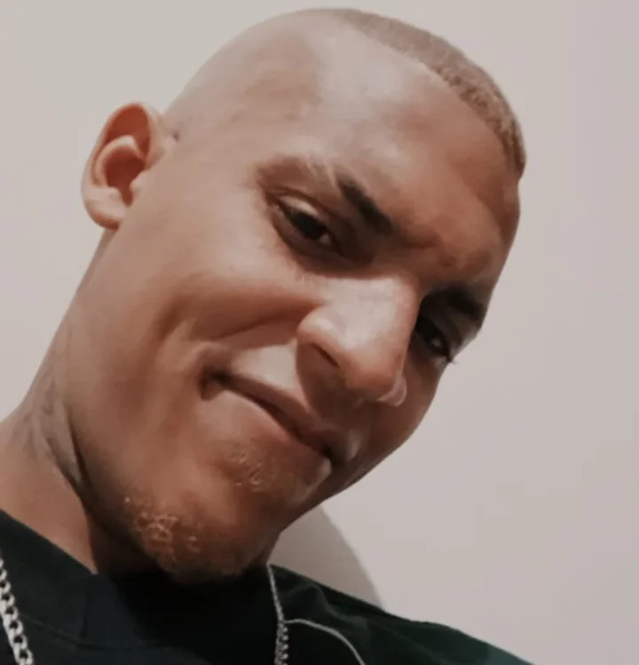 difredis09n Offline XXX chat