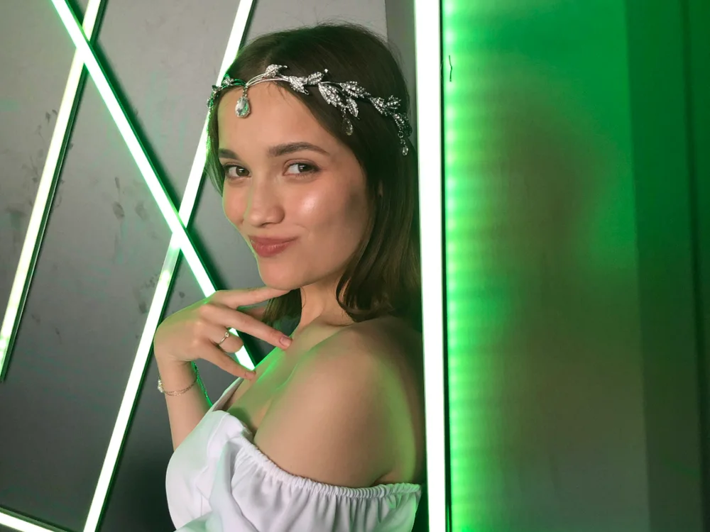MaeBate's Offline Chat Room