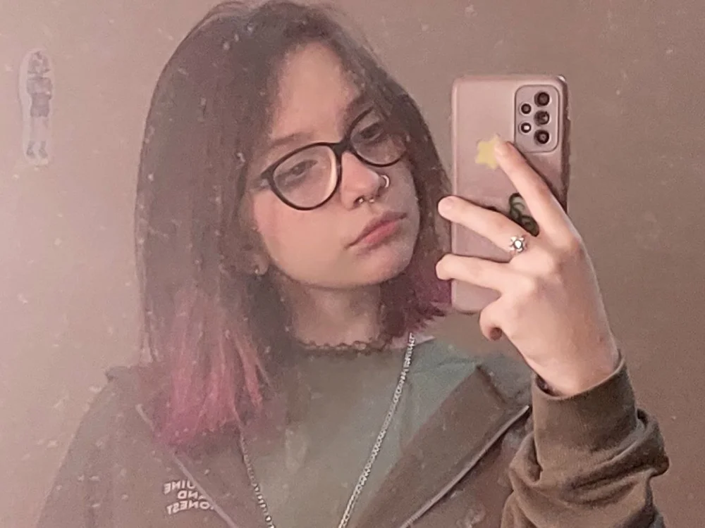 posing_for_flex's Offline Chat Room