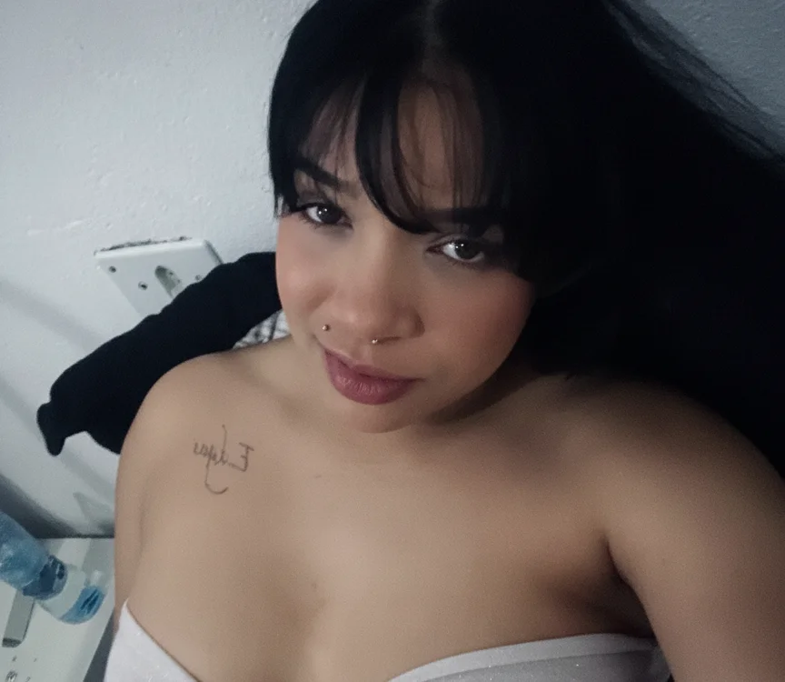 bianca_fox77's Offline Chat Room