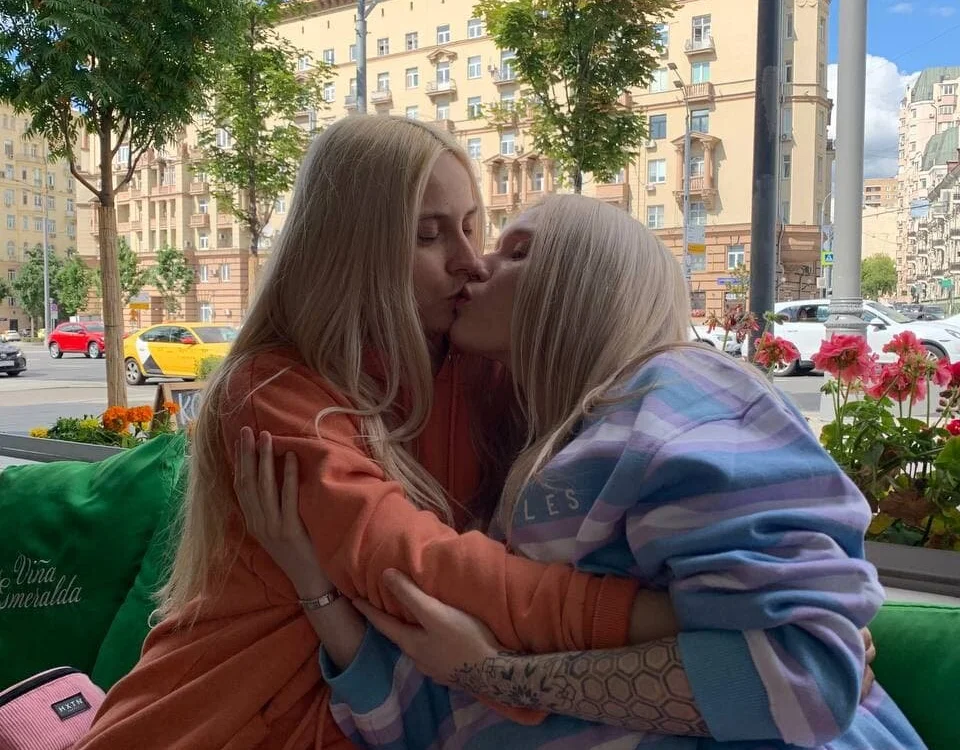 gentlelionesses98's Offline XXX Chat