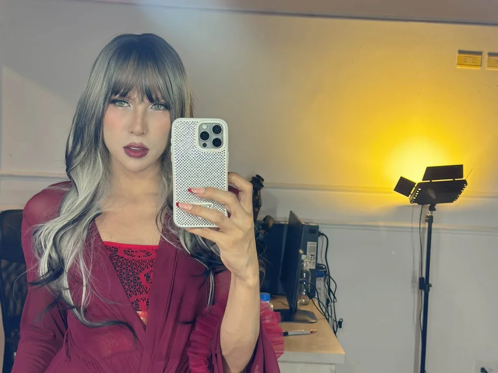 conny_latina Offline XXX-chat