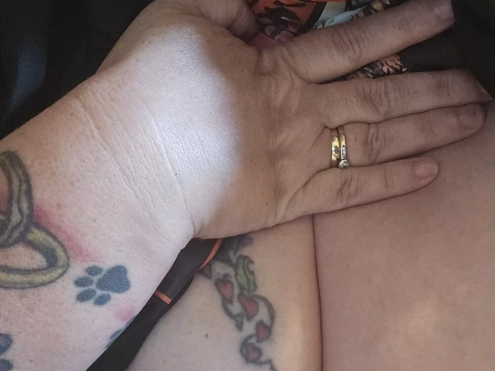 k1w1bbw's Offline XXX Chat