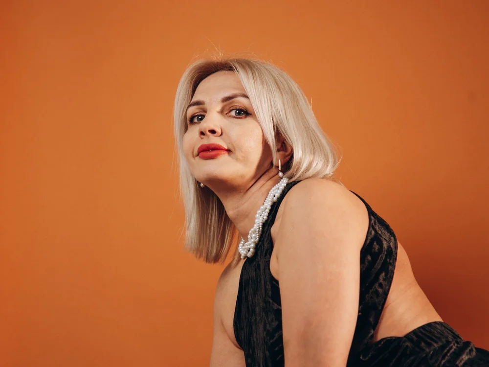 Barbara_Blonde offline chatrum