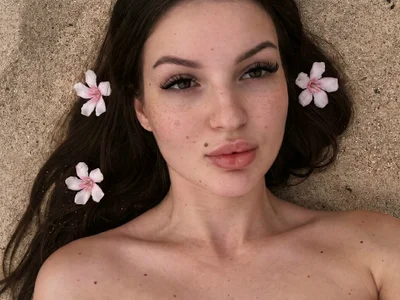 Annaa_Banana Female Dildoorvibratoranal Online Webcam Striptease