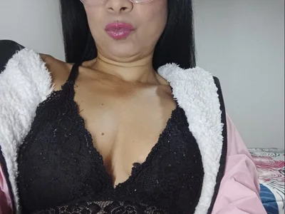 Mmature_messyy Female Colombian Online Webcam Adult