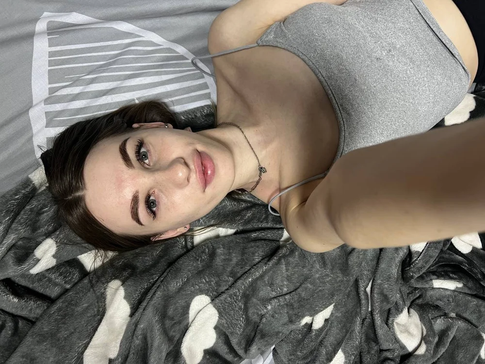 rosy_madison77's Offline XXX Chat