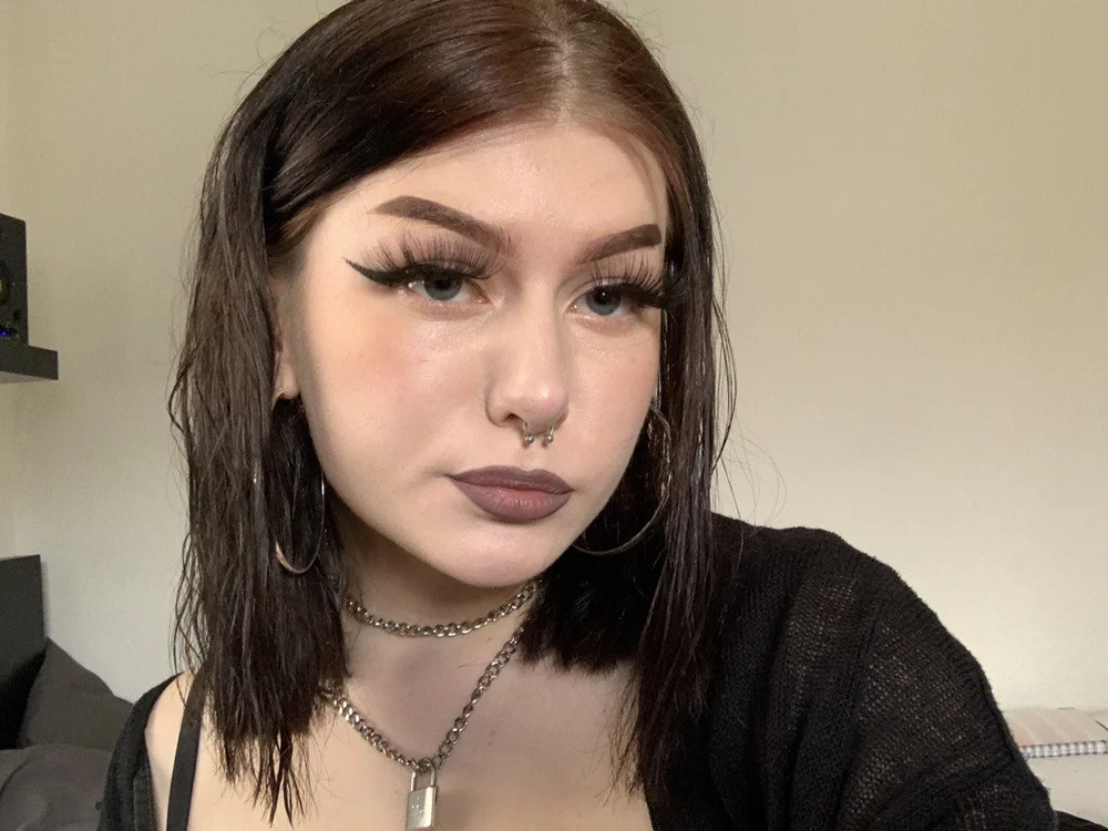 EllieLosch's Offline Chat Room
