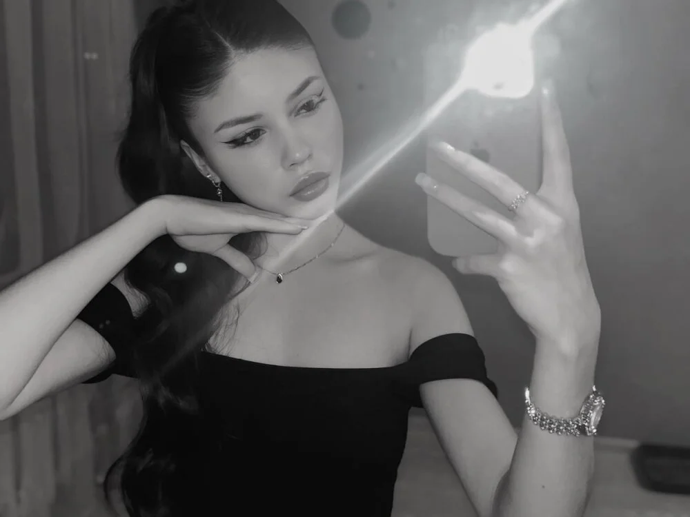 adelecloud Chat XXX offline