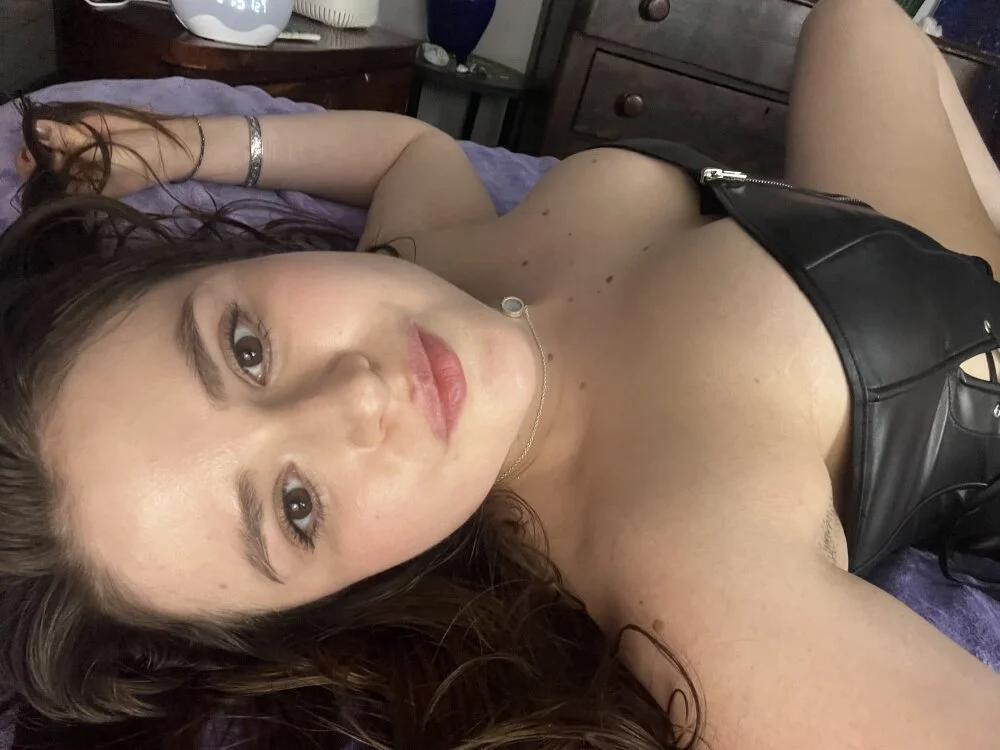 mistressnxtdoor's Offline XXX Chat