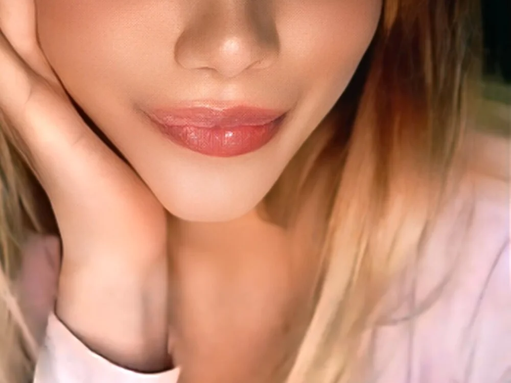 LeylaRosse: συνομιλία ΧΧΧ εκτός σύνδεσης