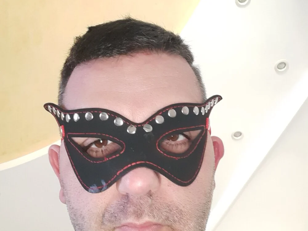 Vampiro83zz Offline XXX-chat