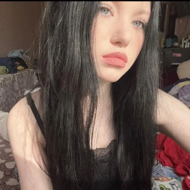 HelenCarrolln Offline XXX chat