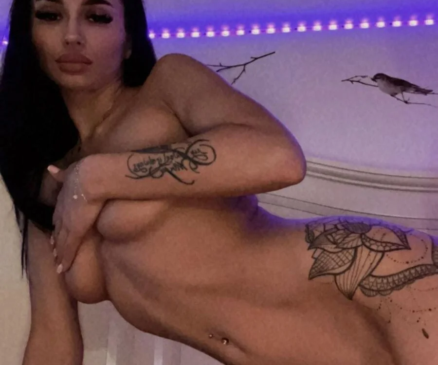 SelenaBee Offline XXX Chat