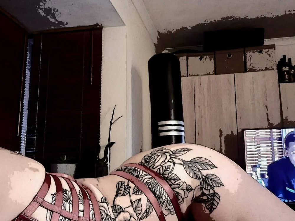 TattooQueen22's Offline XXX Chat