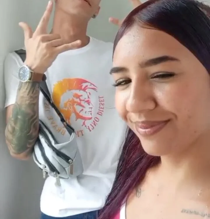 Tu_Hot25's Offline Chat Room